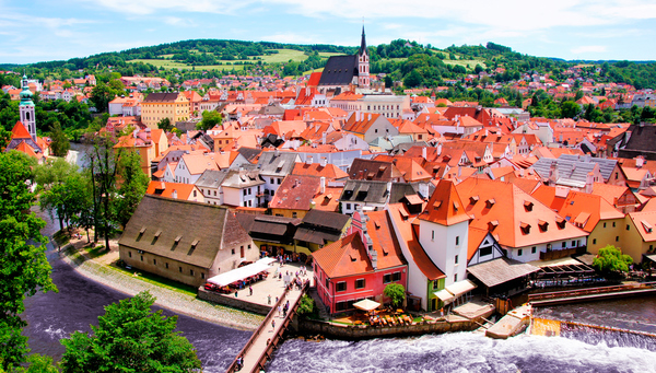 Ceski Krumlov: Hermosísima ciudad Medieval, sobre un cañón y rodeada de sus murallas.